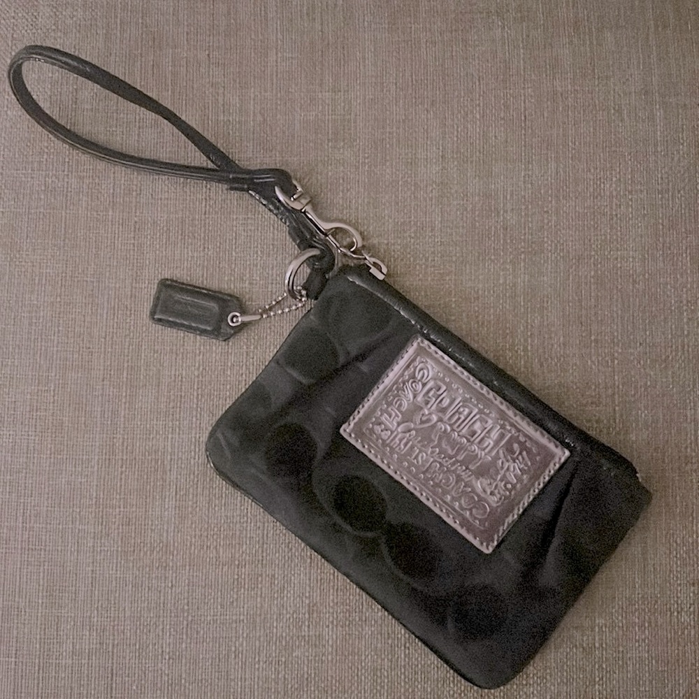 COACH Poppy Black Wristlet with shiny patent trim, EUC 6" x 4"